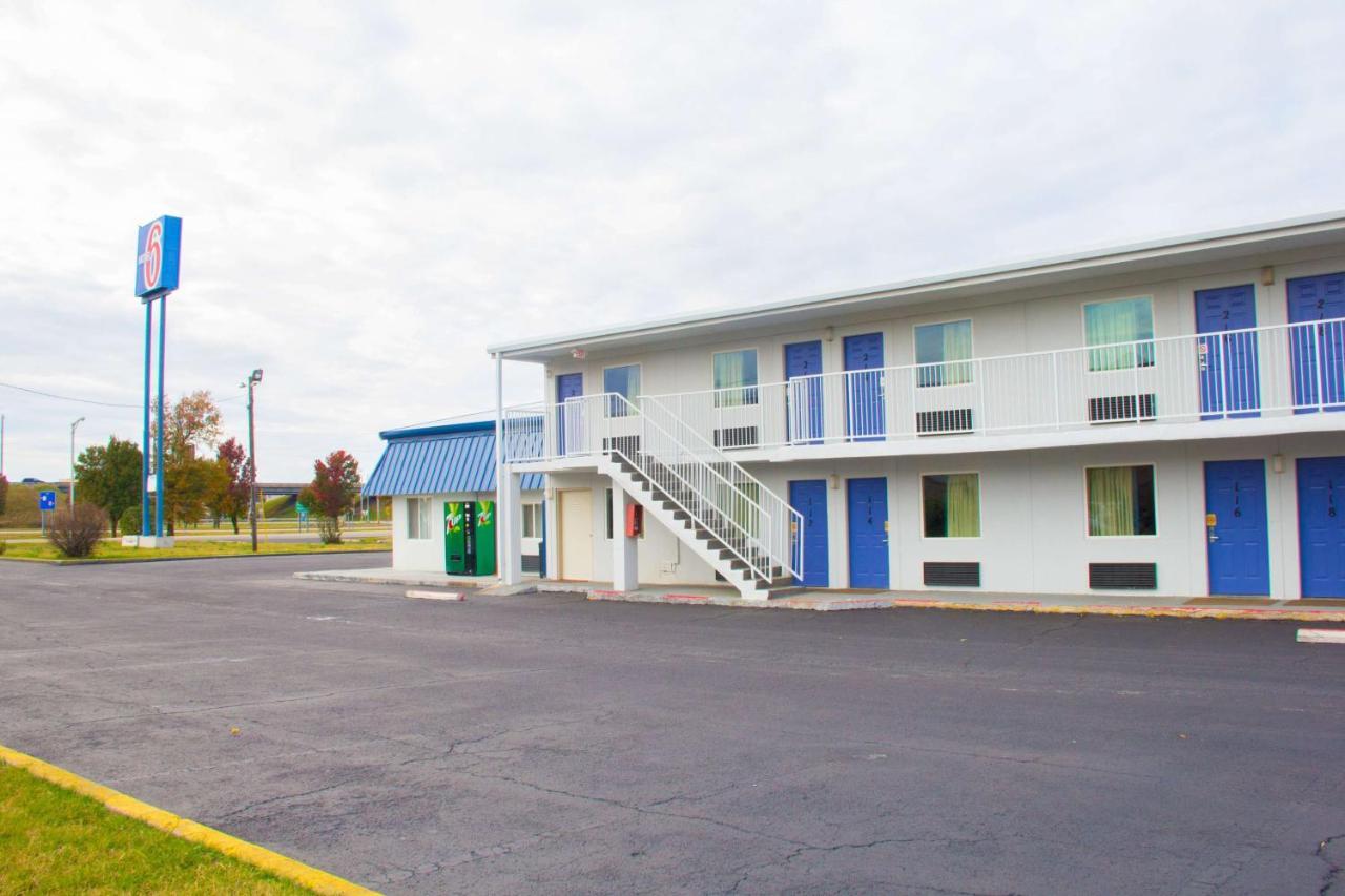 Country Yard Inn And Suites Sikeston Exterior photo
